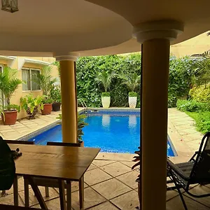 https://two-bedroom-villa-with-private-swimming-pool-and-garden.hotelsdakar.com